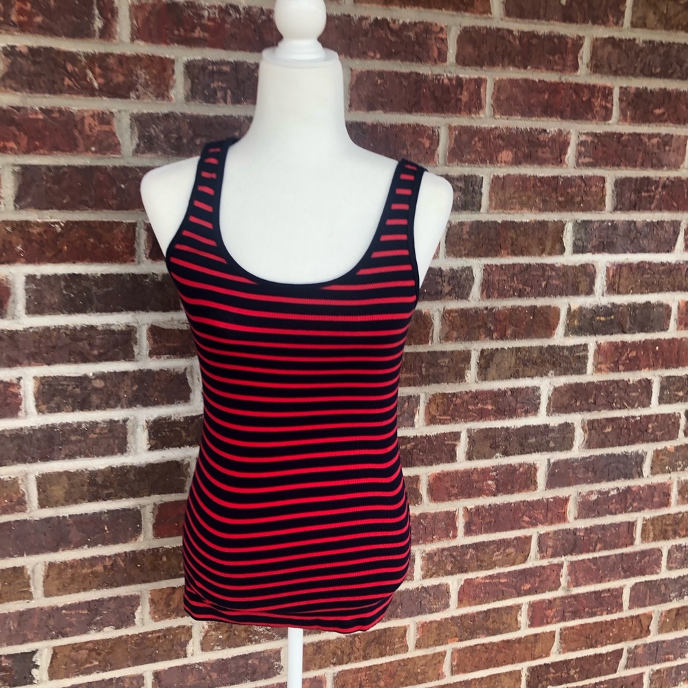 Women’s Gap Factory Navy and Red Ribbed Stretch Tank Size Medium